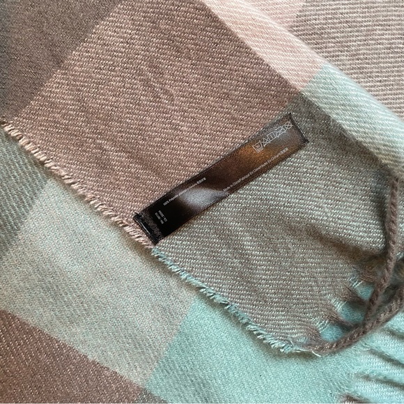 Checkered Scarf - Picture 4 of 4